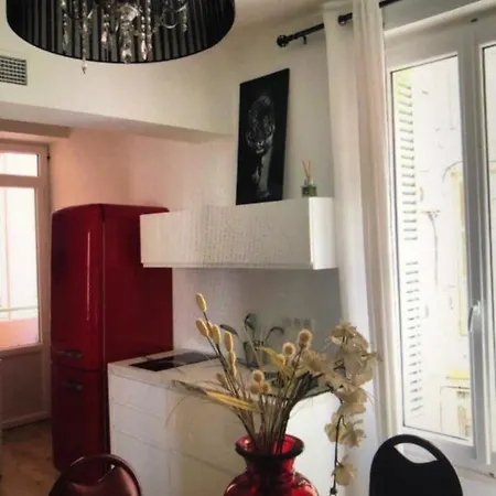 Tres Bel Meuble Classe 3 Etoiles Entierement Renove Et Climatise 50 M Centre Et 150 M L'Ile-Rousse (Corsica)