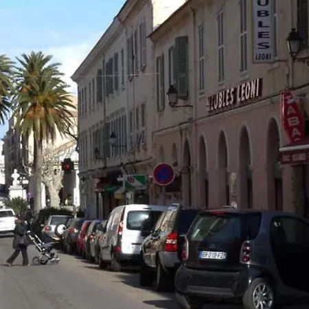 Tres Bel Meuble Classe 3 Etoiles Entierement Renove Et Climatise 50 M Centre Et 150 M *