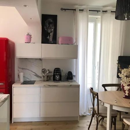 Апартаменты Tres Bel Meuble Classe 3 Etoiles Entierement Renove Et Climatise 50 M Centre Et 150 M