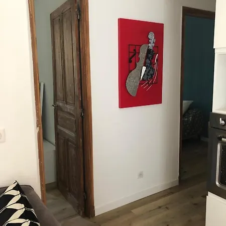 Tres Bel Meuble Classe 3 Etoiles Entierement Renove Et Climatise 50 M Centre Et 150 M Lägenhet